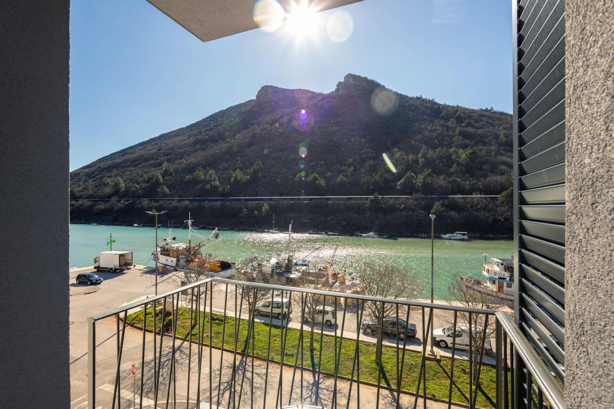 Seafront Villa Andrijana - Happy Rentals Plomin Exterior photo