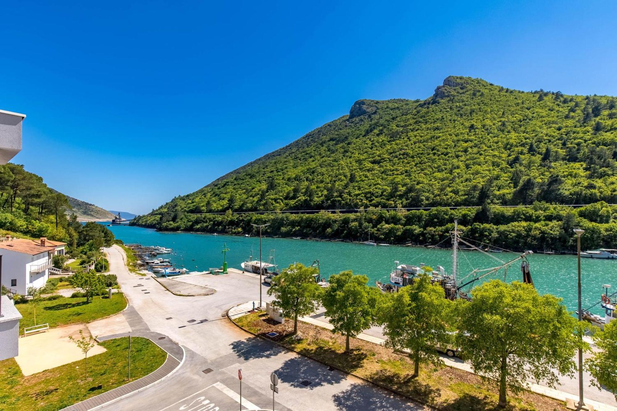 Seafront Villa Andrijana - Happy Rentals Plomin Exterior photo