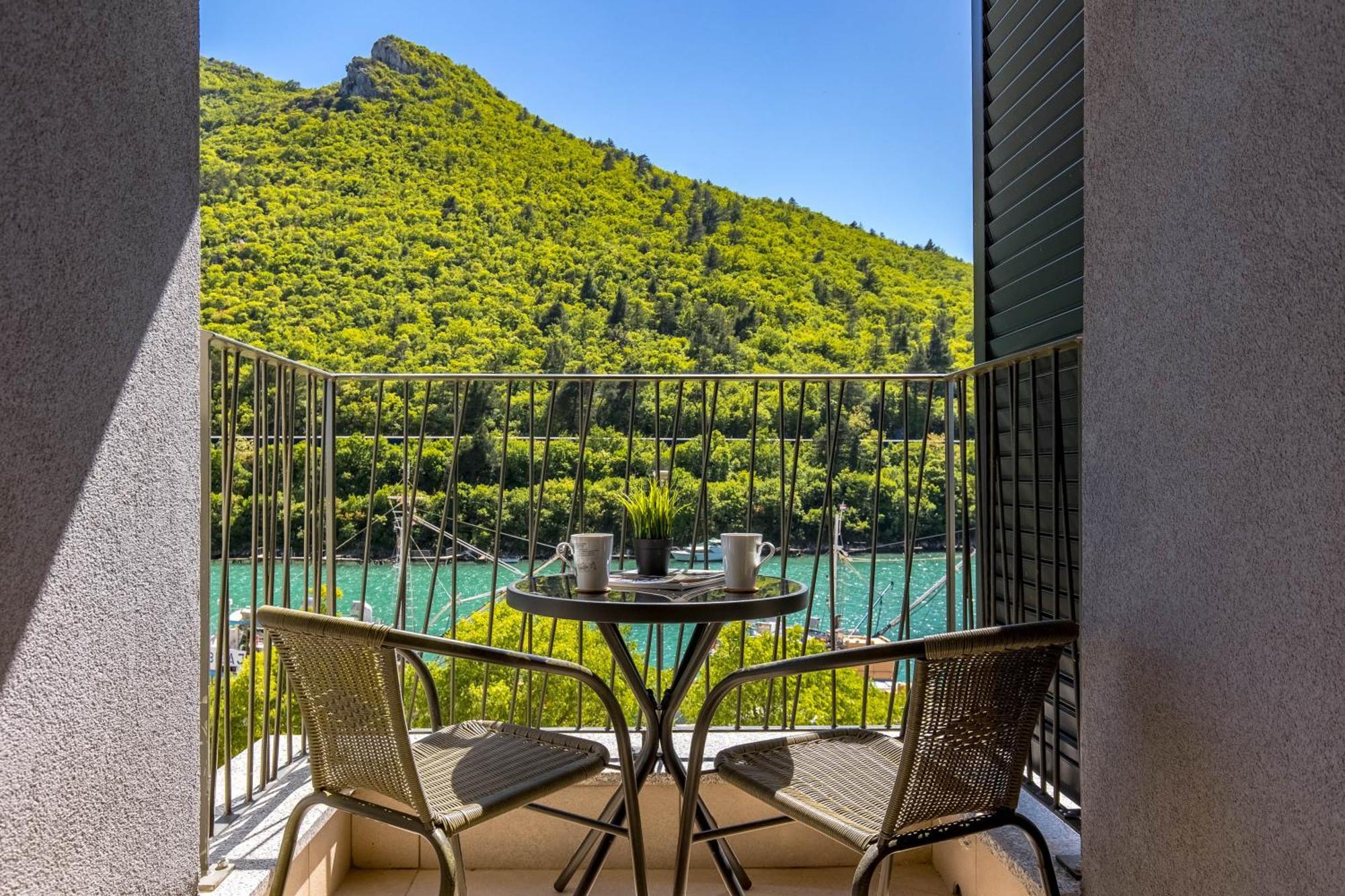 Seafront Villa Andrijana - Happy Rentals Plomin Exterior photo