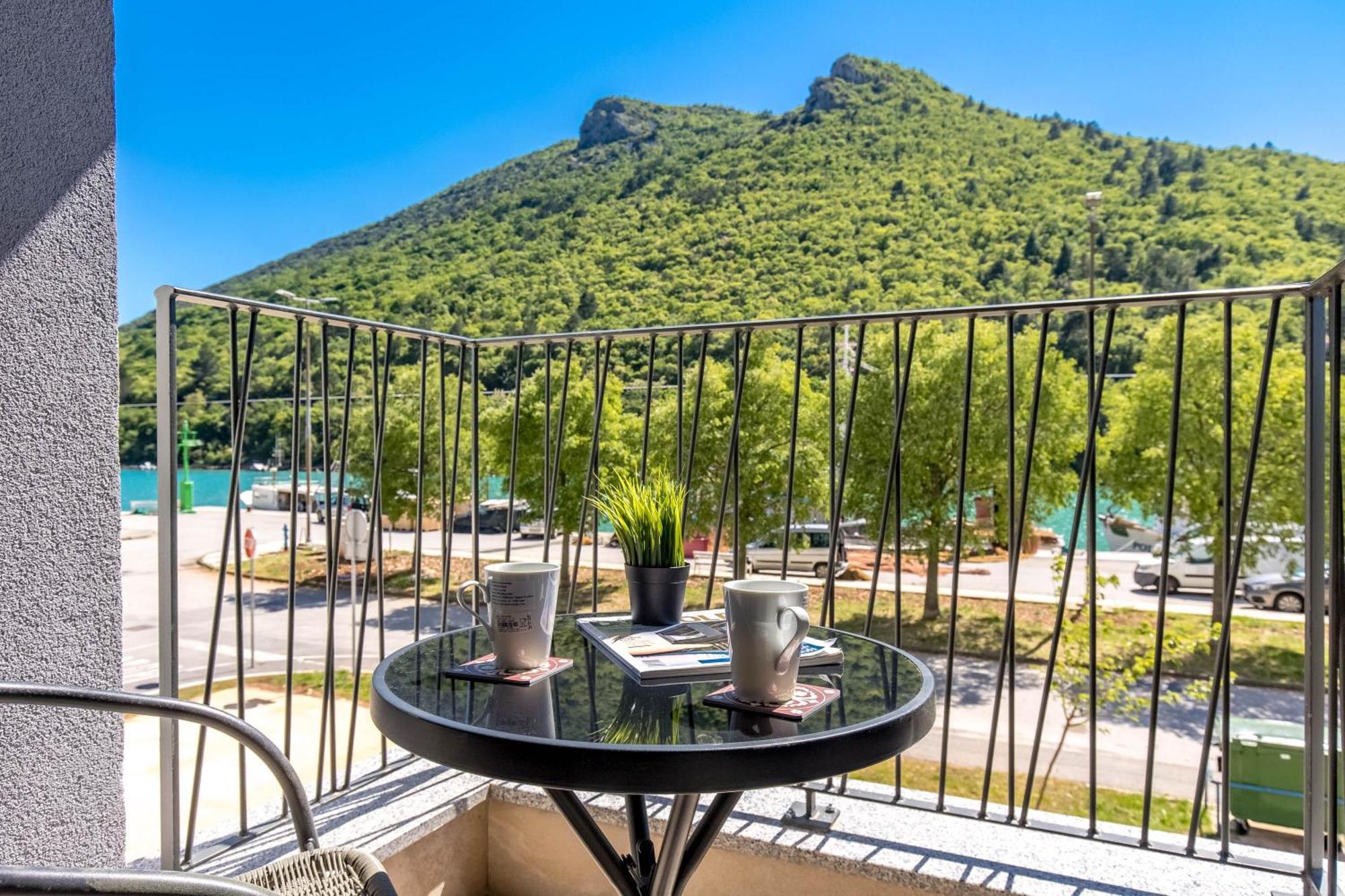 Seafront Villa Andrijana - Happy Rentals Plomin Exterior photo