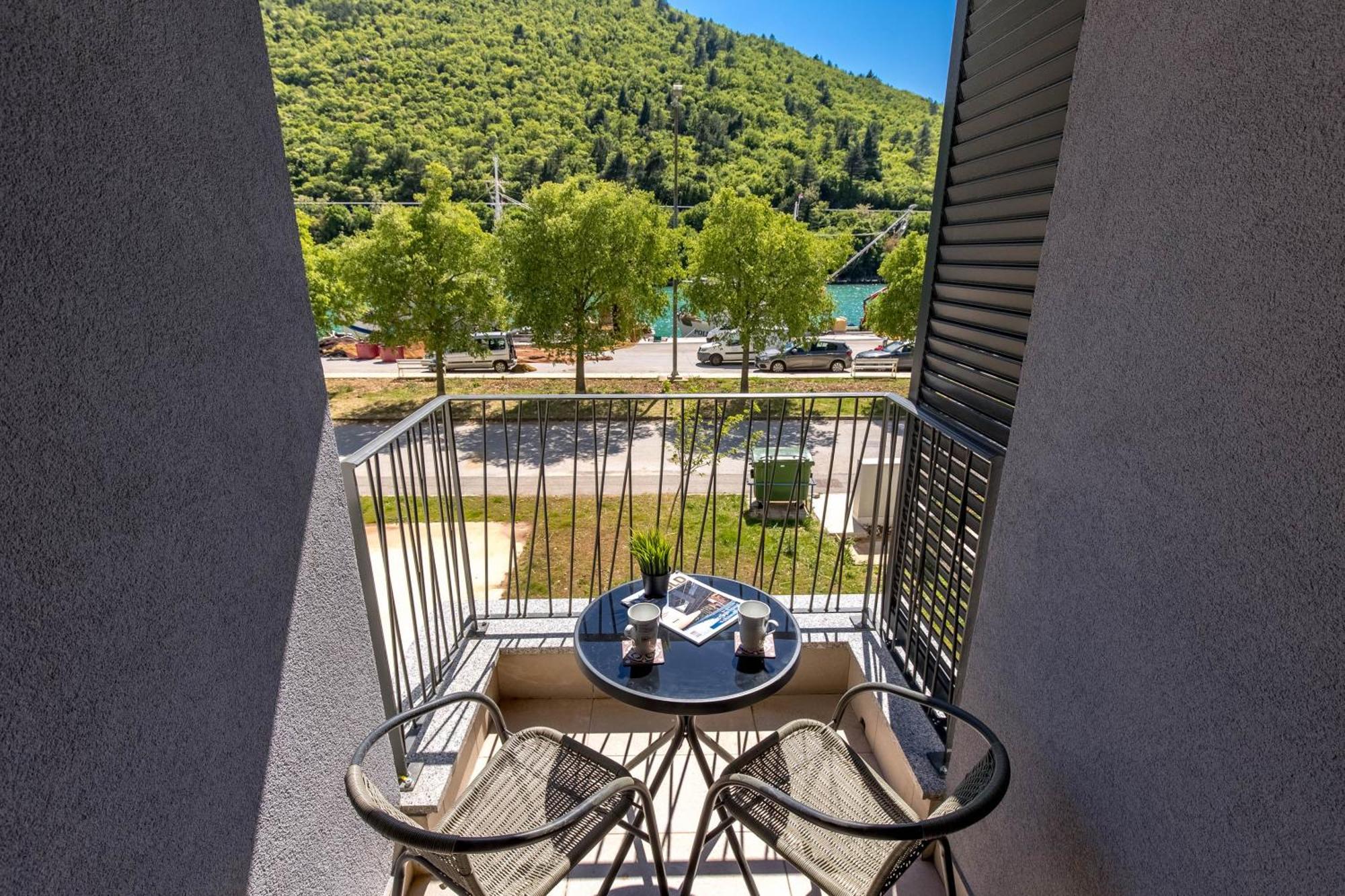 Seafront Villa Andrijana - Happy Rentals Plomin Exterior photo